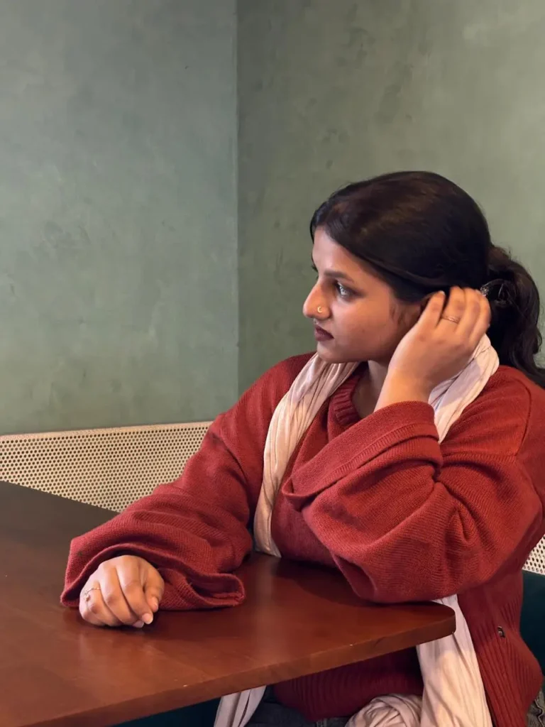 a freelance digital marketer in malappuram sitting at a cafe